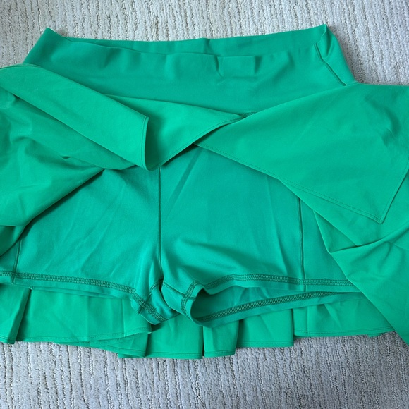 Offline by Aerie Vibrant Green Pleated Active Skort - Picture 4 of 5